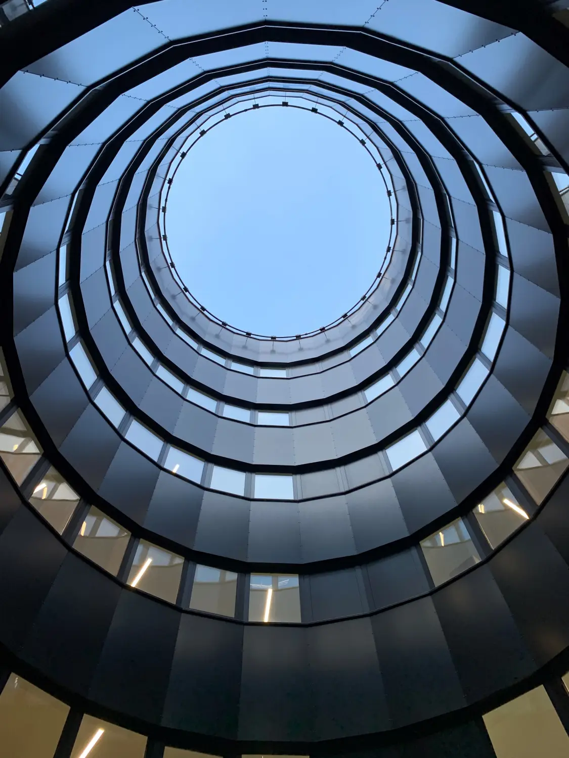 Fierle Baubetreuung – das Innere des Minster Building in London mit Blick auf das kreisförmige Atrium.